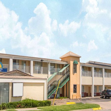 Days Inn & Suites By Wyndham Wichita East Extérieur photo