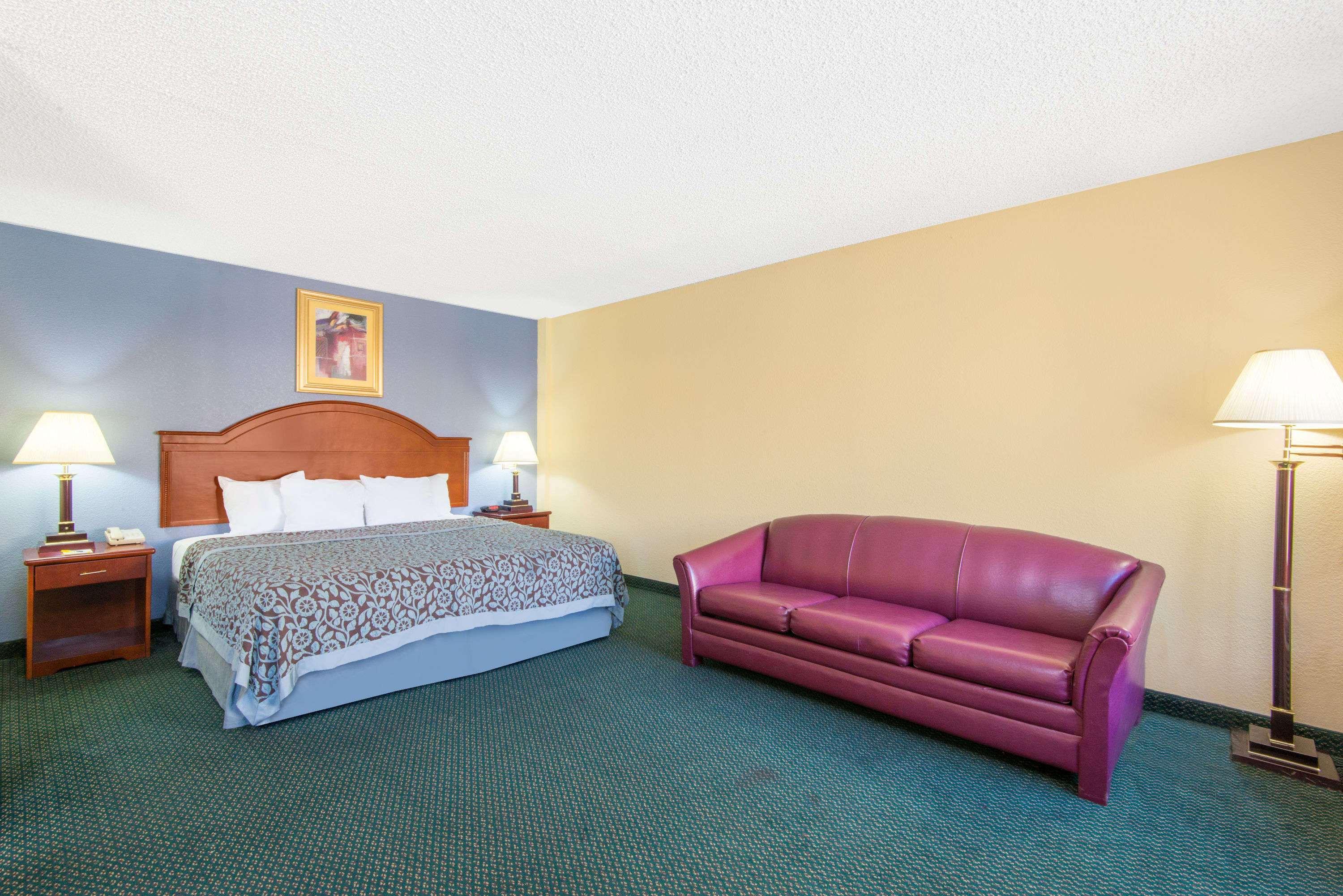 Days Inn & Suites By Wyndham Wichita East Extérieur photo