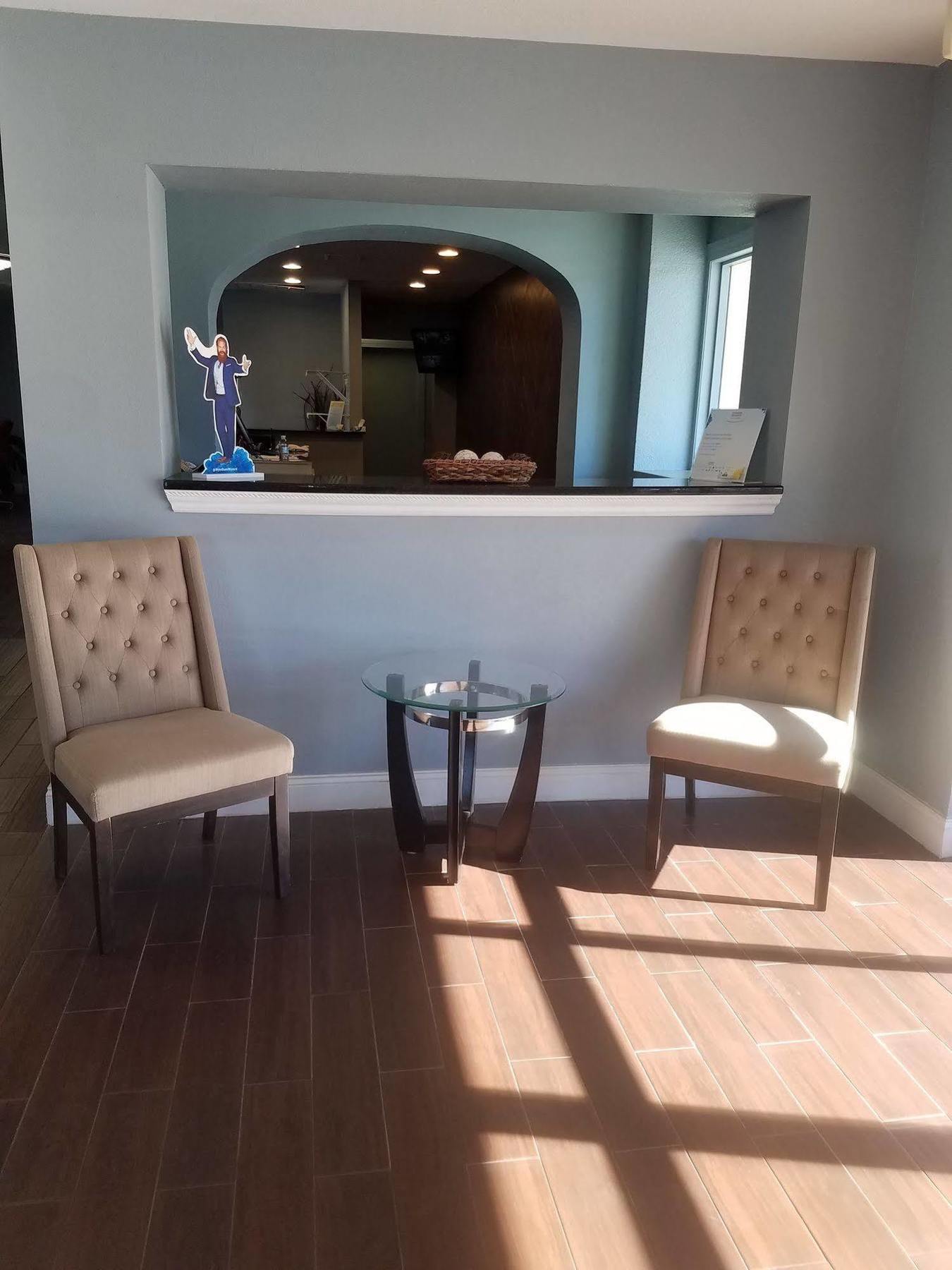 Days Inn & Suites By Wyndham Wichita East Extérieur photo