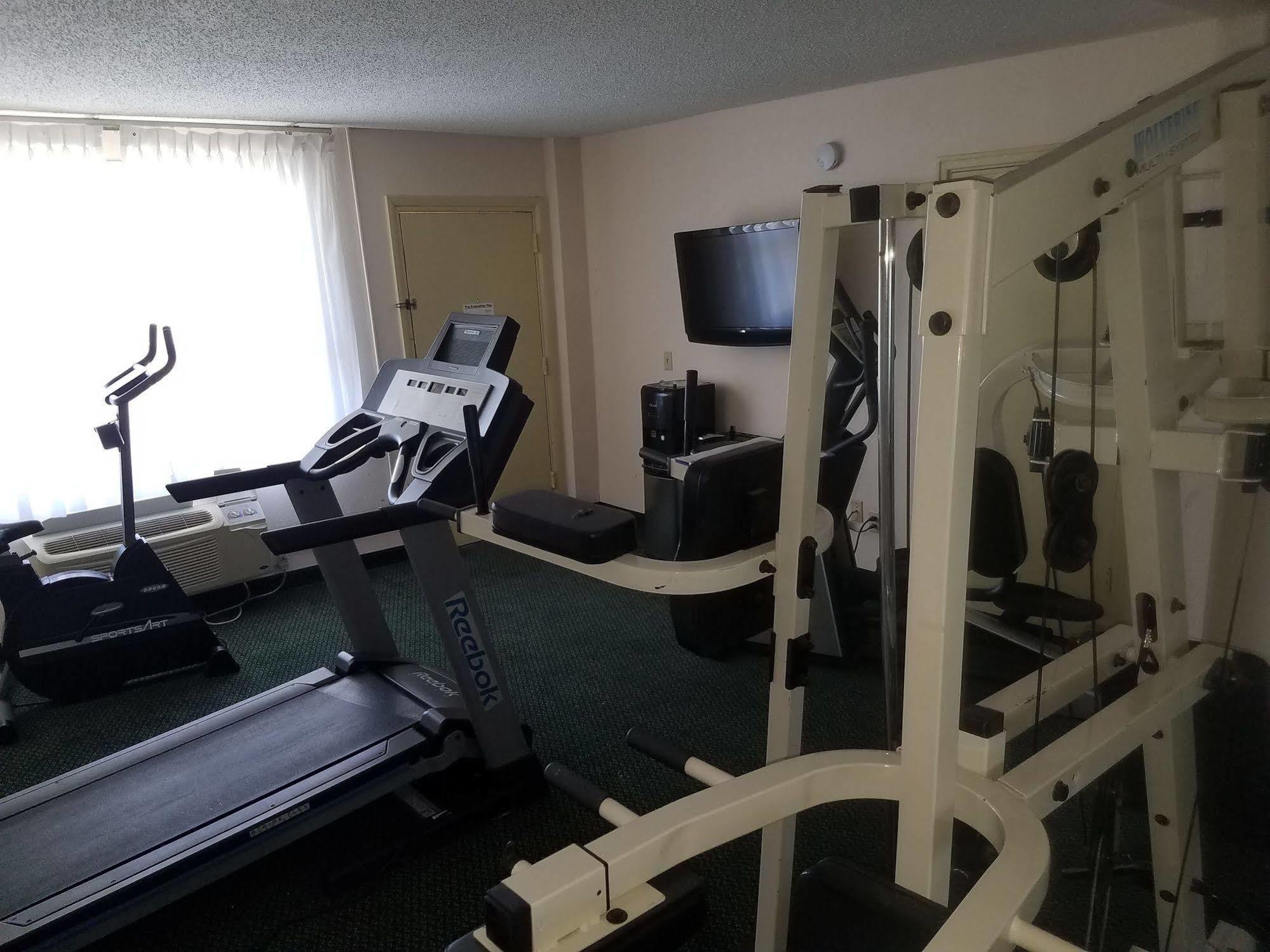 Days Inn & Suites By Wyndham Wichita East Extérieur photo