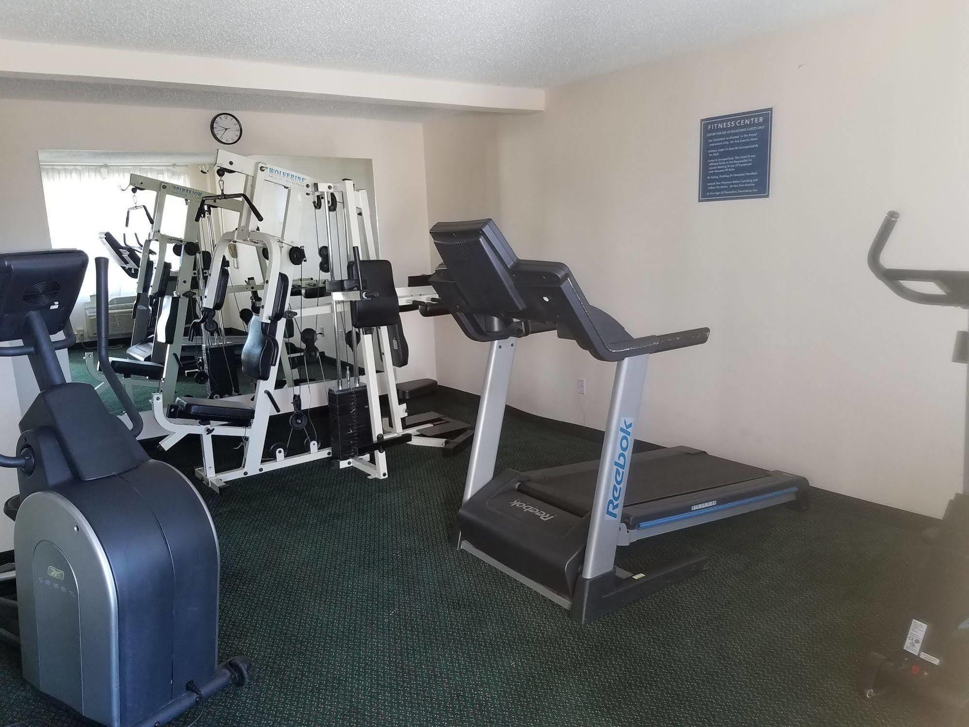 Days Inn & Suites By Wyndham Wichita East Extérieur photo